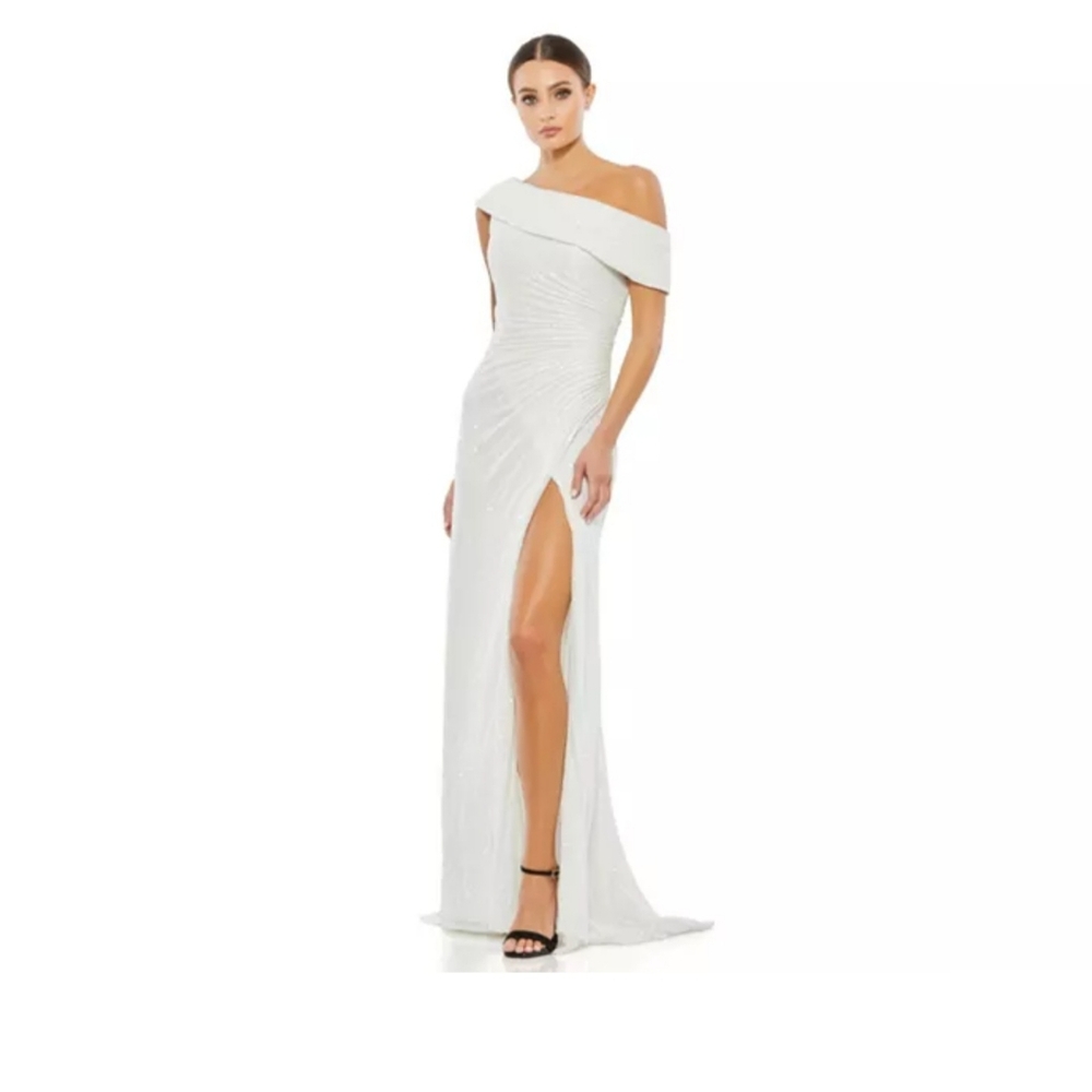 MAC DUGGAL  Ieena Sequined Drop Shoulder Gown